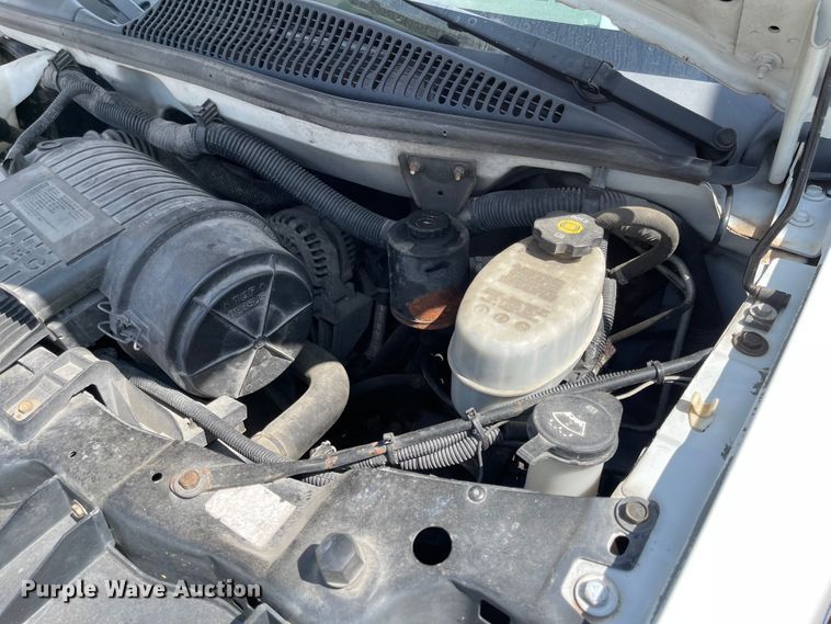 image for item MU9207 2011 Chevrolet Express G3500  box truck