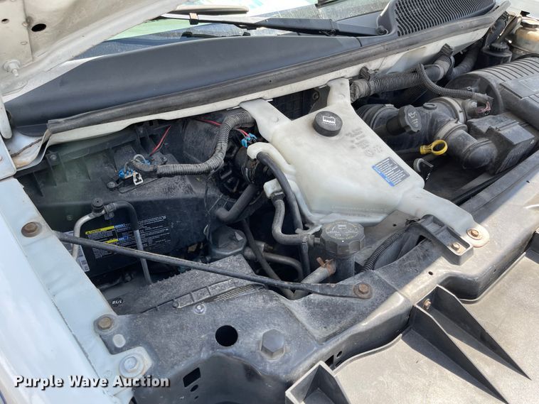 image for item MU9207 2011 Chevrolet Express G3500  box truck