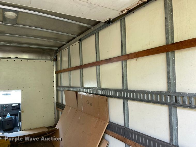 image for item MU9207 2011 Chevrolet Express G3500  box truck