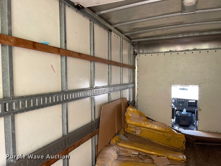 image for item MU9207 2011 Chevrolet Express G3500  box truck