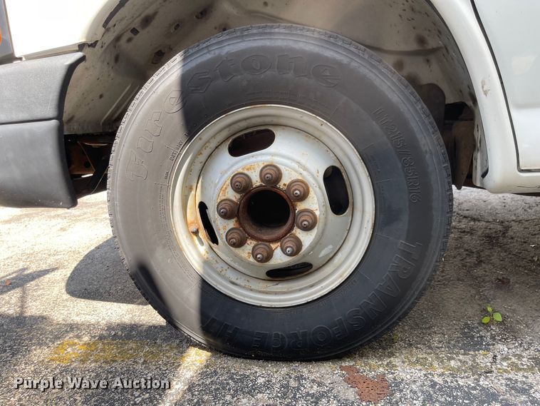 image for item MU9207 2011 Chevrolet Express G3500  box truck