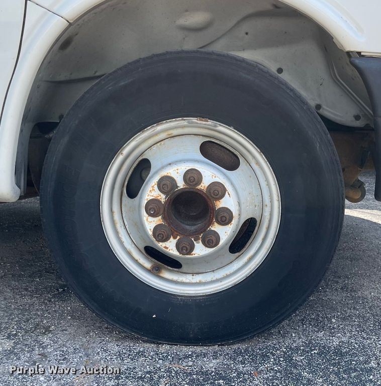 image for item MU9207 2011 Chevrolet Express G3500  box truck