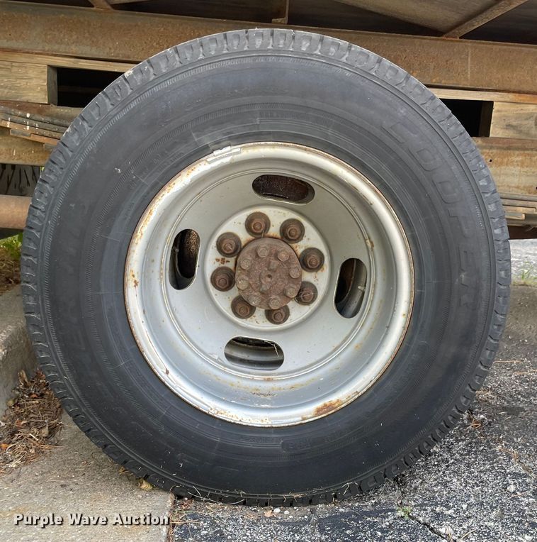 image for item MU9207 2011 Chevrolet Express G3500  box truck