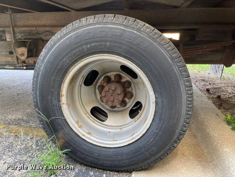 image for item MU9207 2011 Chevrolet Express G3500  box truck