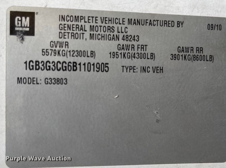 image for item MU9207 2011 Chevrolet Express G3500  box truck