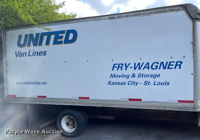 image for item MU9208 2002 Ford E350 Super Duty  box truck