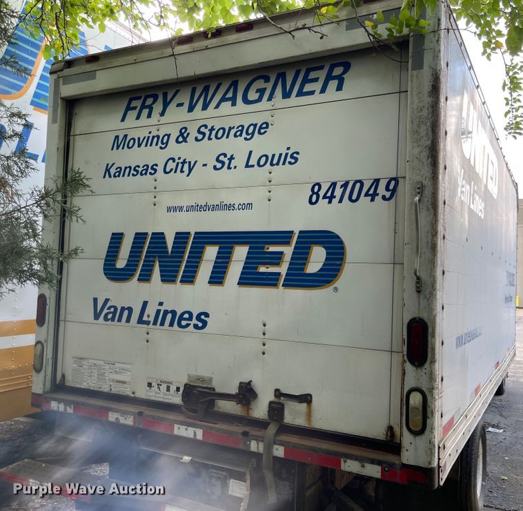 image for item MU9208 2002 Ford E350 Super Duty  box truck