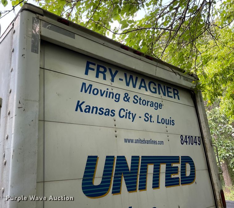 image for item MU9208 2002 Ford E350 Super Duty  box truck