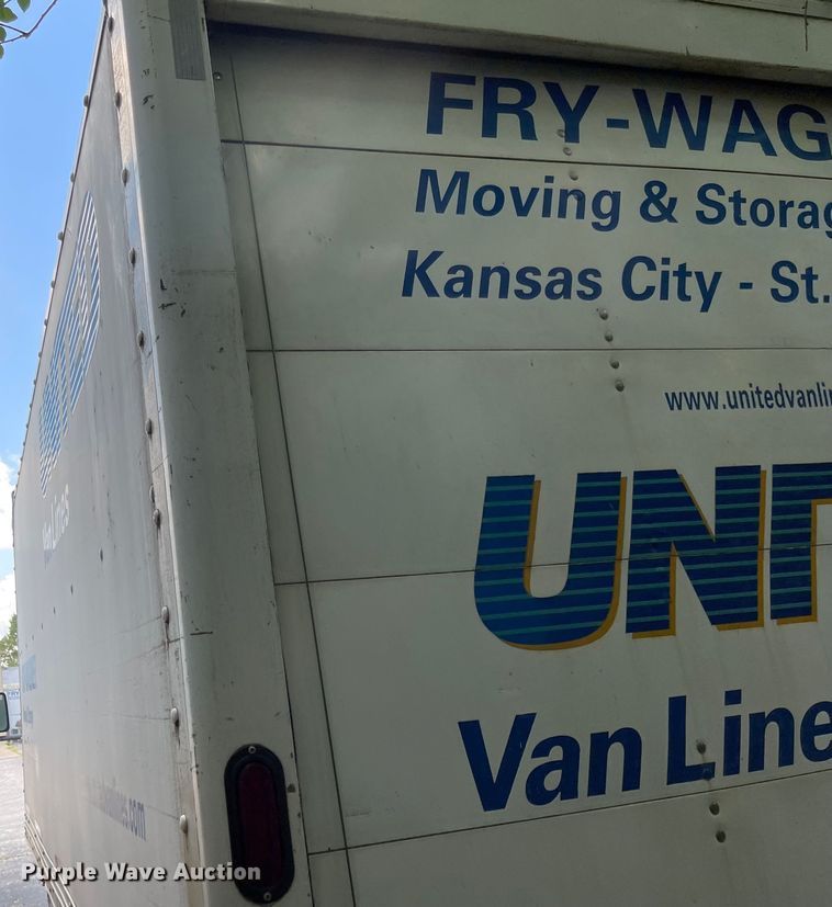 image for item MU9208 2002 Ford E350 Super Duty  box truck