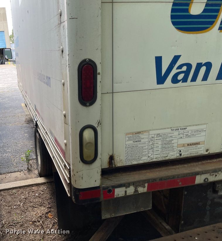 image for item MU9208 2002 Ford E350 Super Duty  box truck