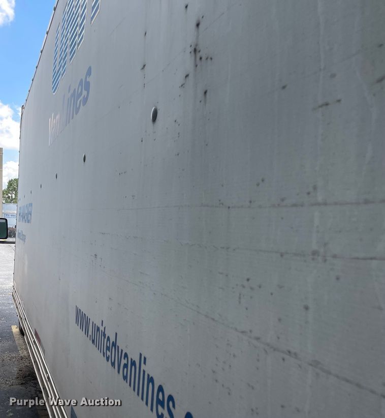 image for item MU9208 2002 Ford E350 Super Duty  box truck