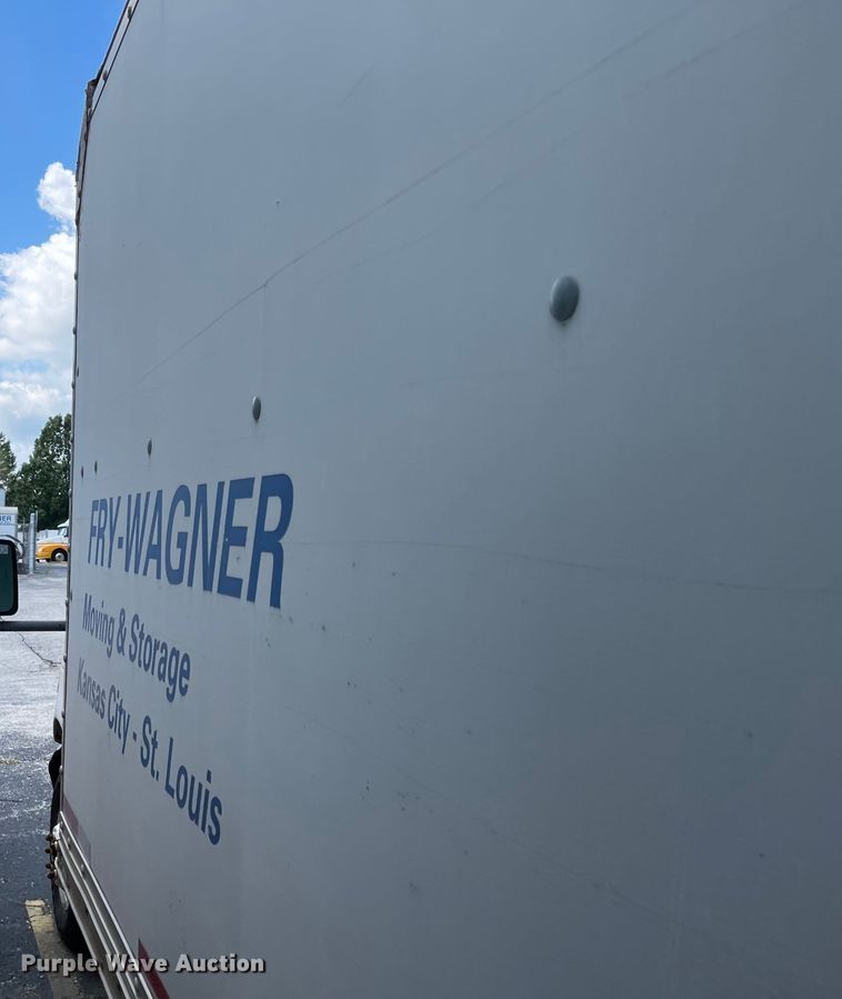 image for item MU9208 2002 Ford E350 Super Duty  box truck