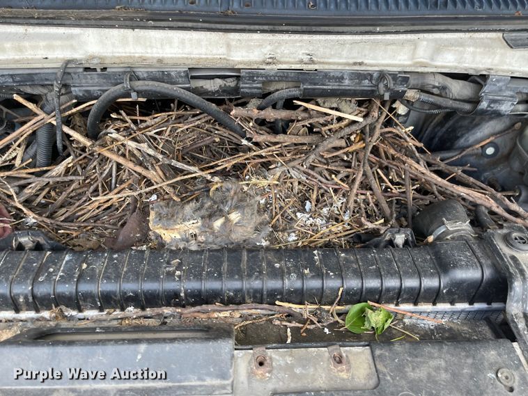 image for item MU9208 2002 Ford E350 Super Duty  box truck