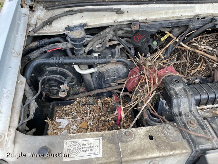 image for item MU9208 2002 Ford E350 Super Duty  box truck