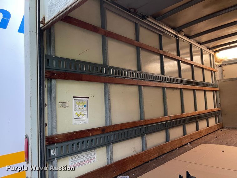 image for item MU9208 2002 Ford E350 Super Duty  box truck