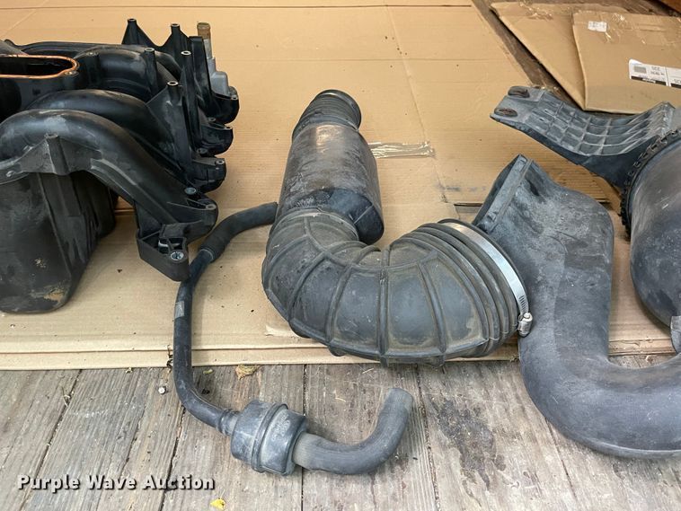 image for item MU9208 2002 Ford E350 Super Duty  box truck