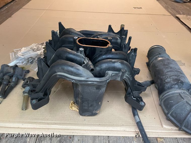 image for item MU9208 2002 Ford E350 Super Duty  box truck