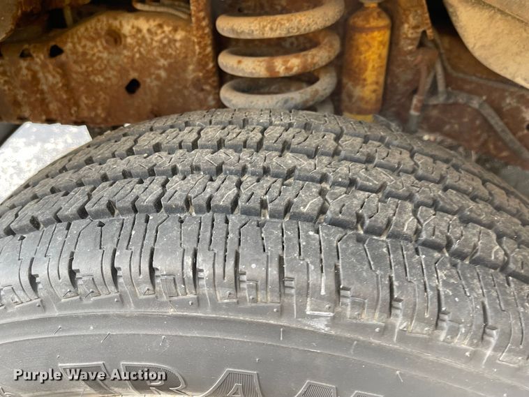 image for item MU9208 2002 Ford E350 Super Duty  box truck