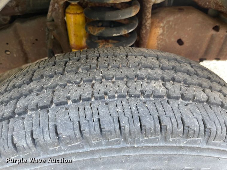 image for item MU9208 2002 Ford E350 Super Duty  box truck