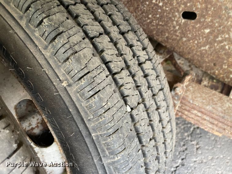 image for item MU9208 2002 Ford E350 Super Duty  box truck