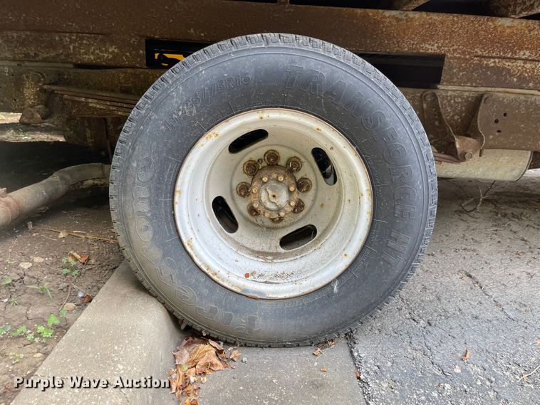 image for item MU9208 2002 Ford E350 Super Duty  box truck