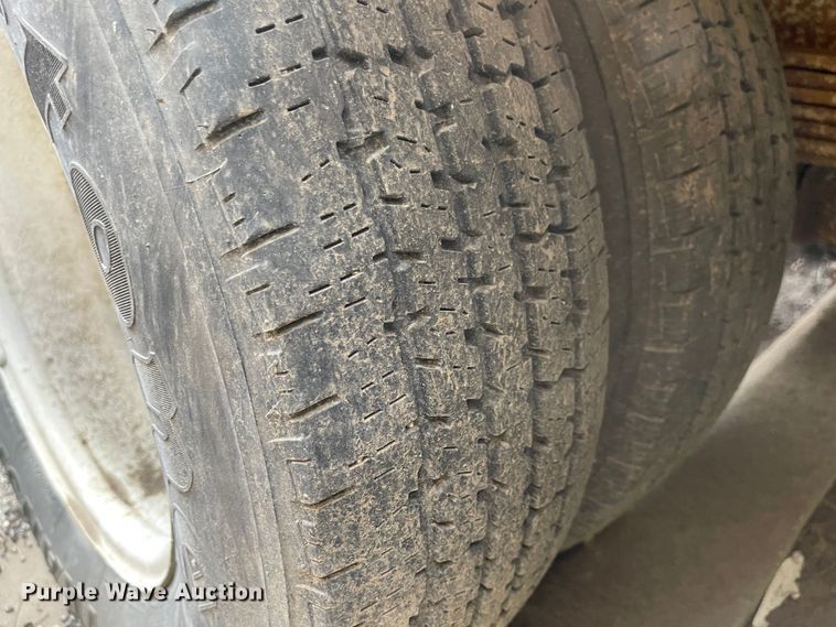 image for item MU9208 2002 Ford E350 Super Duty  box truck