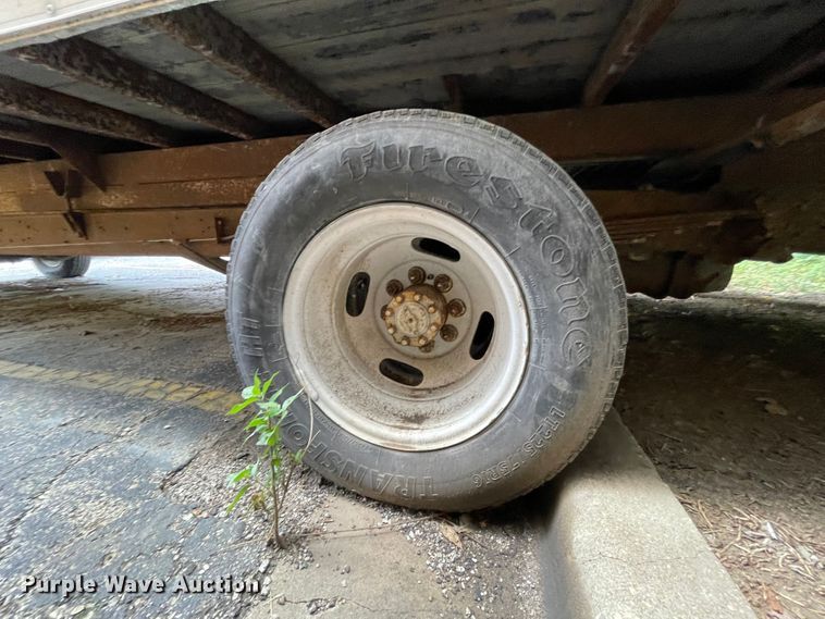 image for item MU9208 2002 Ford E350 Super Duty  box truck