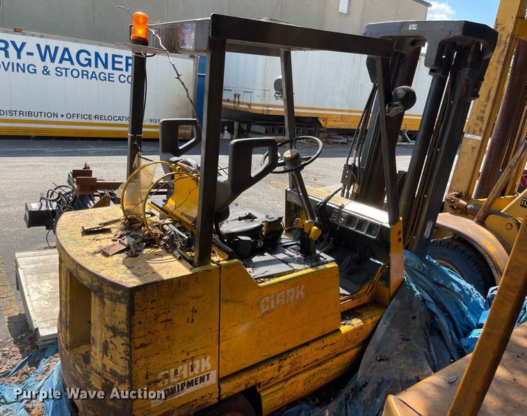 image for item MU9213 Clark GCS30MB  forklift