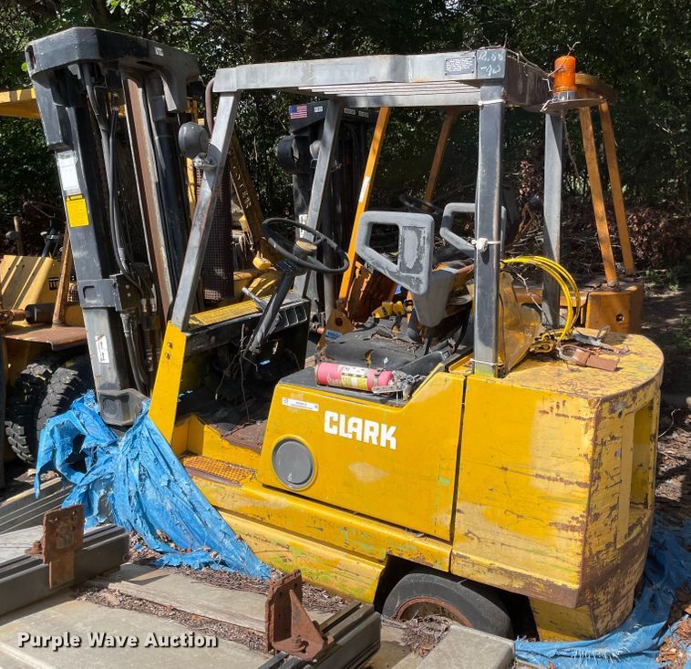 image for item MU9213 Clark GCS30MB  forklift