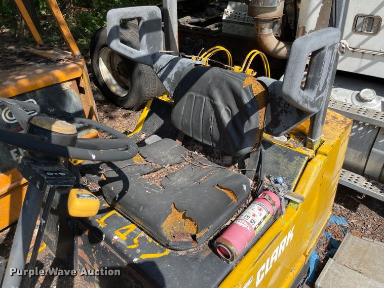 image for item MU9213 Clark GCS30MB  forklift