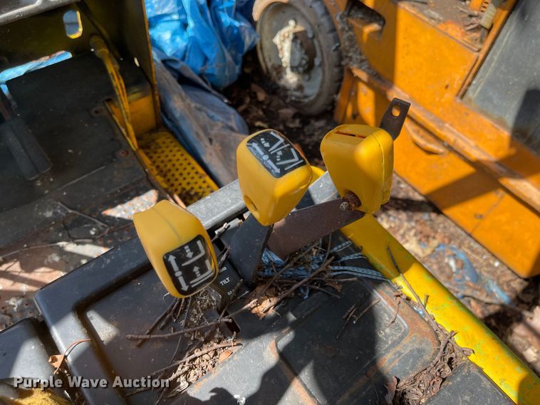 image for item MU9213 Clark GCS30MB  forklift