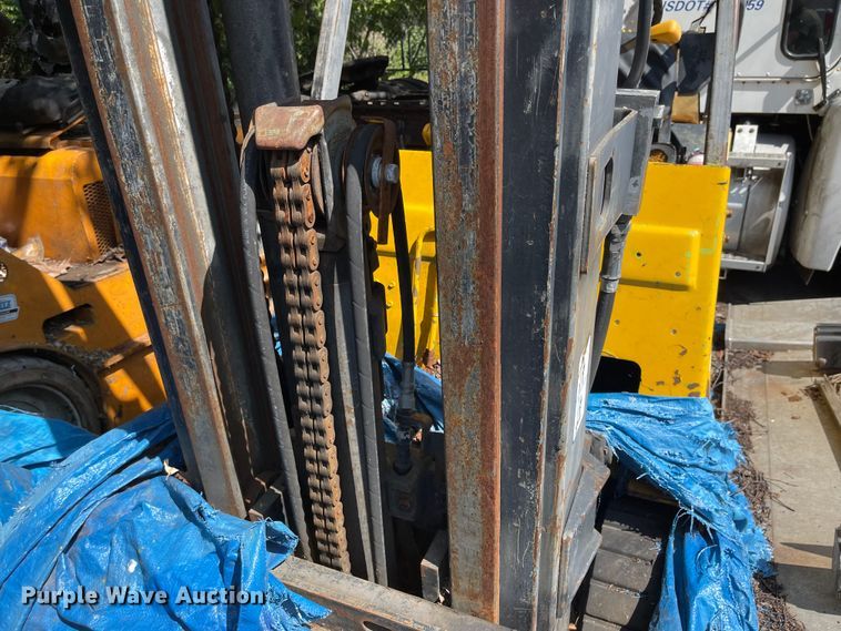 image for item MU9213 Clark GCS30MB  forklift