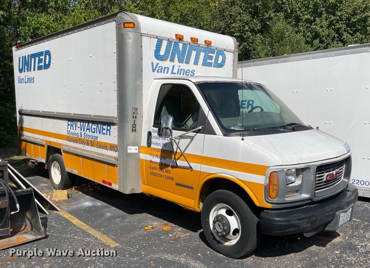 1999 GMC G3500 box truck in Lenexa, KS Item MU9219 sold Purple Wave