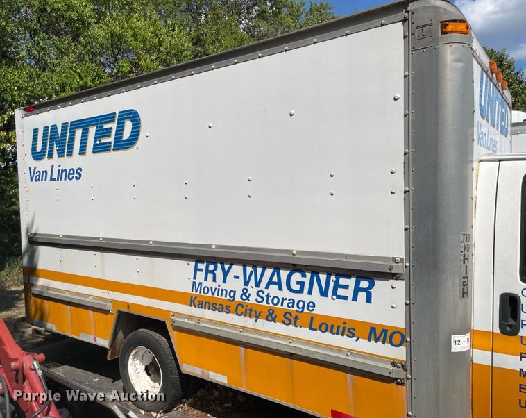 image for item MU9219 1999 GMC G3500  box truck