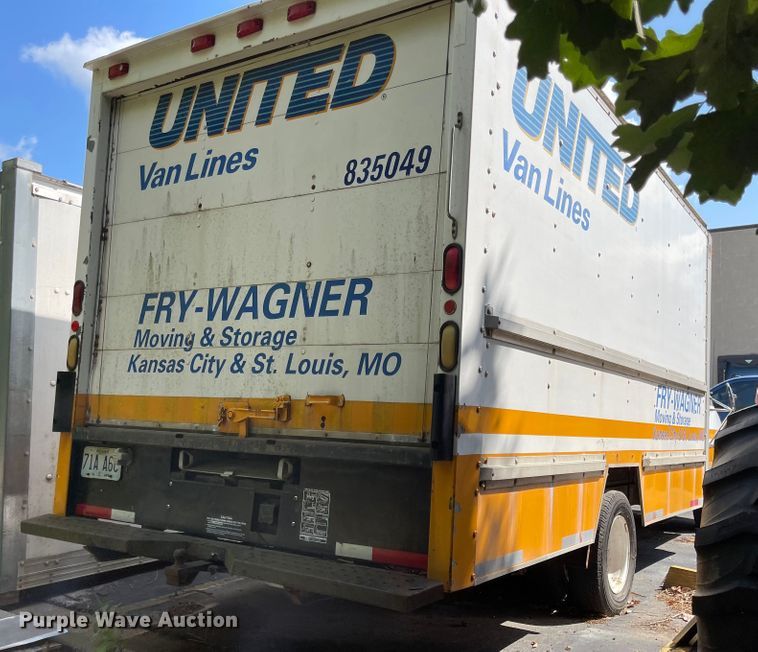 image for item MU9219 1999 GMC G3500  box truck