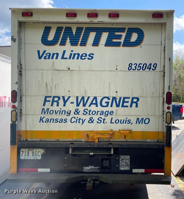 image for item MU9219 1999 GMC G3500  box truck