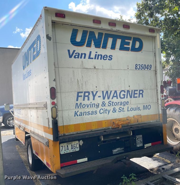 image for item MU9219 1999 GMC G3500  box truck