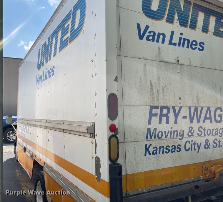 image for item MU9219 1999 GMC G3500  box truck