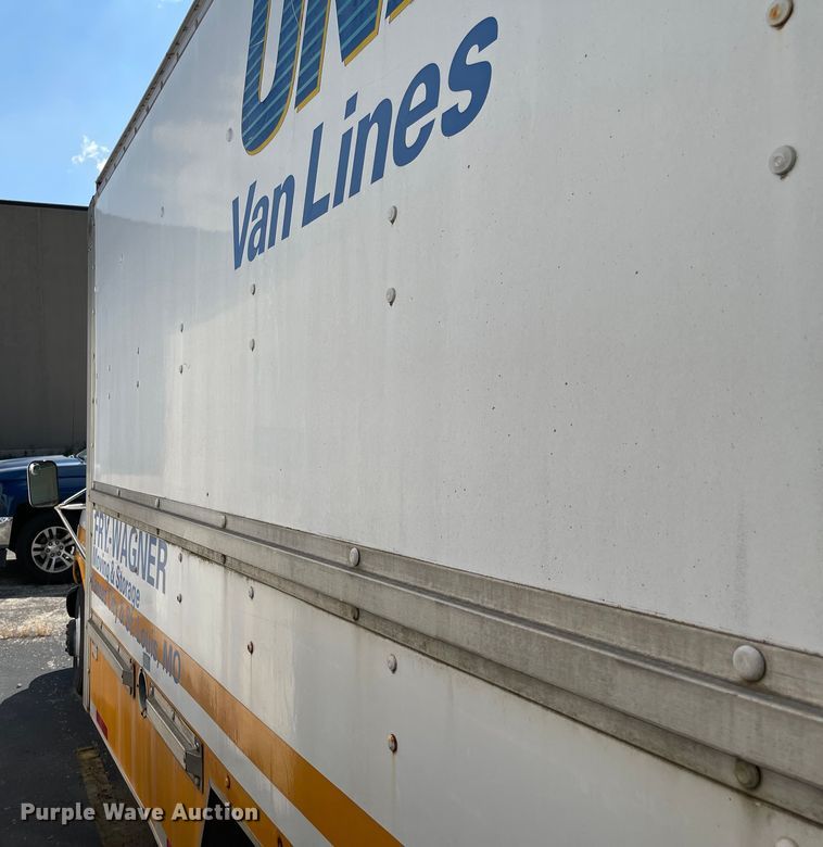 image for item MU9219 1999 GMC G3500  box truck