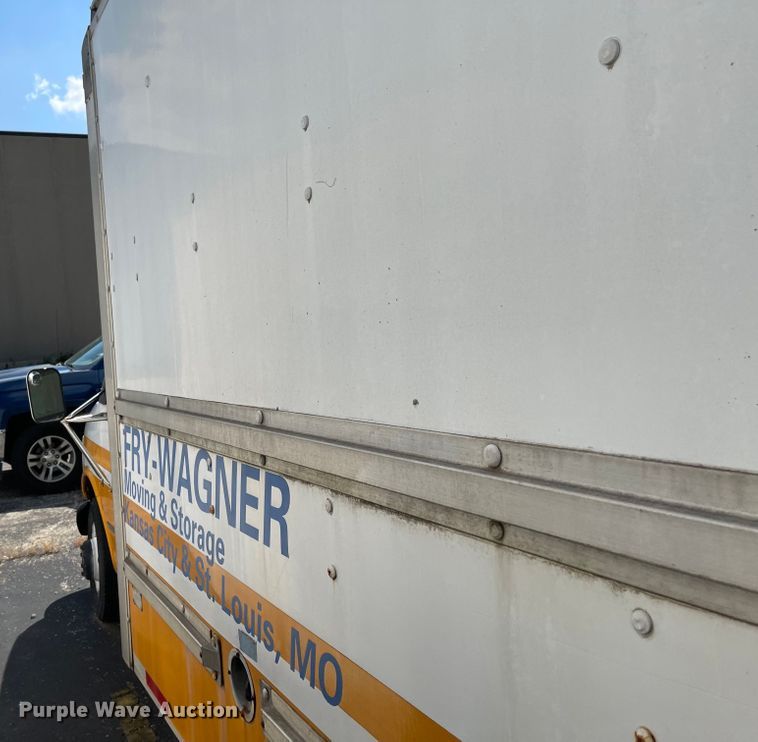 image for item MU9219 1999 GMC G3500  box truck