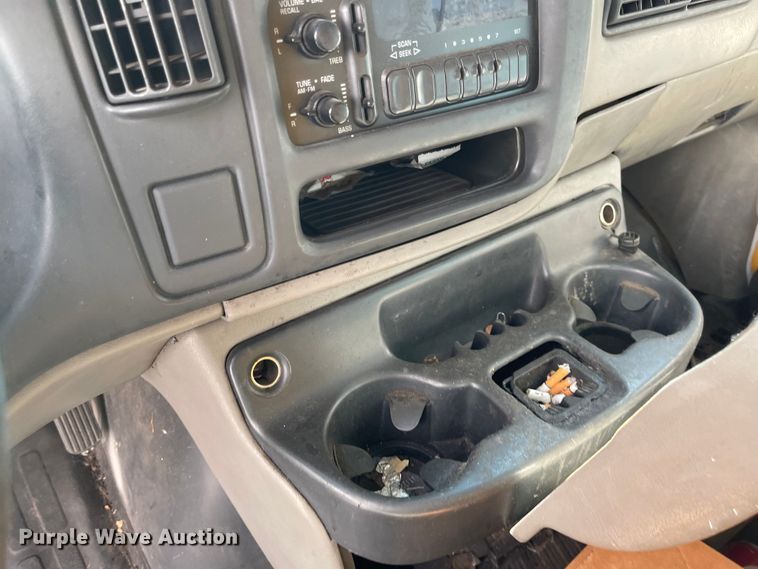 image for item MU9219 1999 GMC G3500  box truck