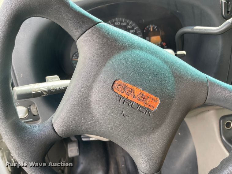 image for item MU9219 1999 GMC G3500  box truck