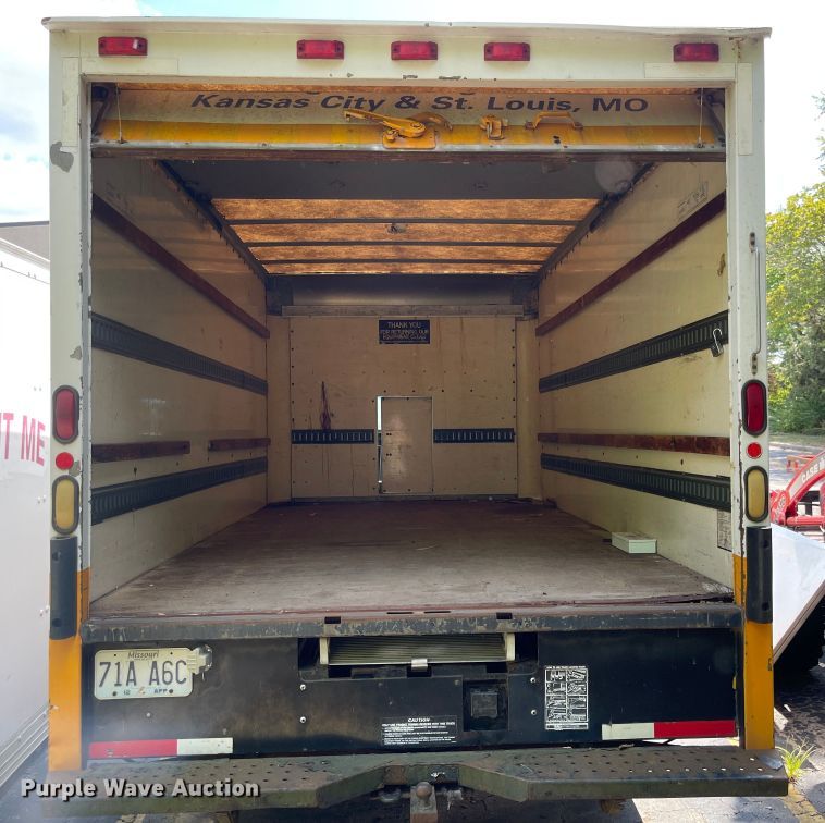 image for item MU9219 1999 GMC G3500  box truck