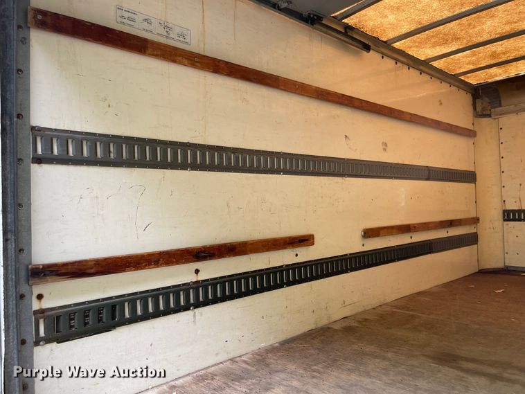 image for item MU9219 1999 GMC G3500  box truck