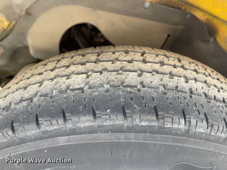 image for item MU9219 1999 GMC G3500  box truck