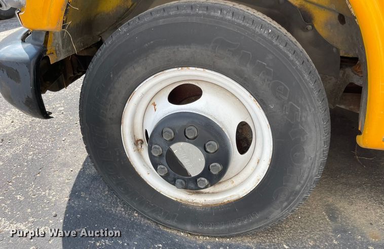 image for item MU9219 1999 GMC G3500  box truck