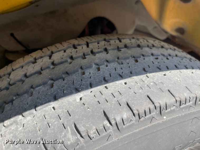 image for item MU9219 1999 GMC G3500  box truck