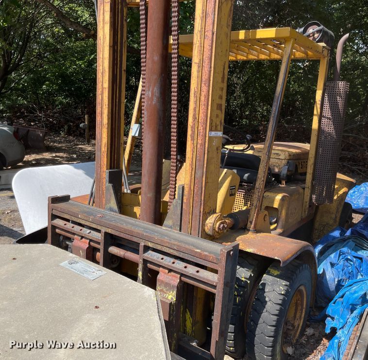 image for item MU9221 Hyster Challenger 110  forklift