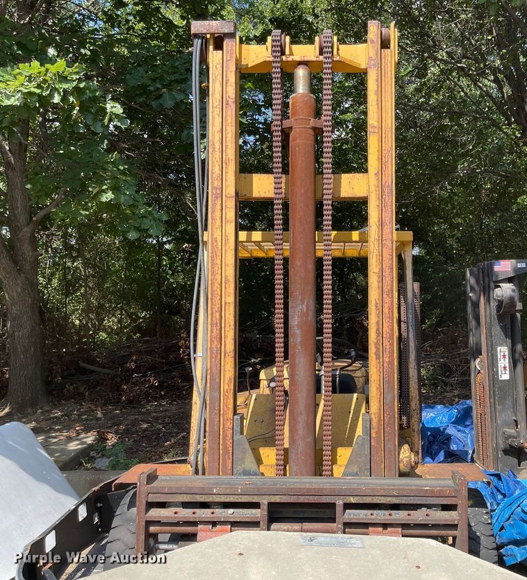 image for item MU9221 Hyster Challenger 110  forklift