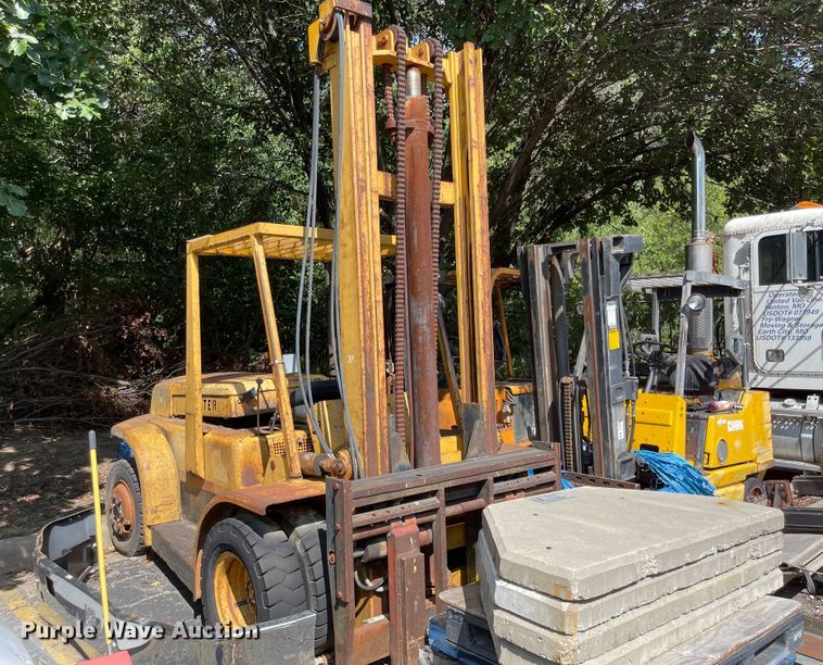 image for item MU9221 Hyster Challenger 110  forklift